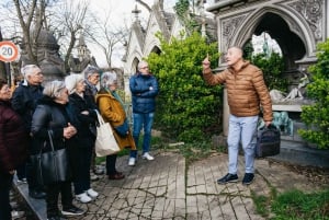 Paris: Pere Lachaise Cemetery Guided Tour