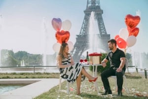Paris: Photo Shoot with a Private Travel Photographer
