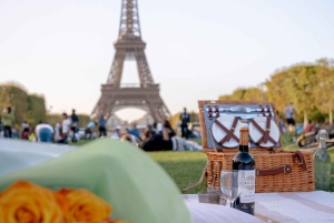 Paris - en picknick Picknickupplevelse framför Eiffeltornet