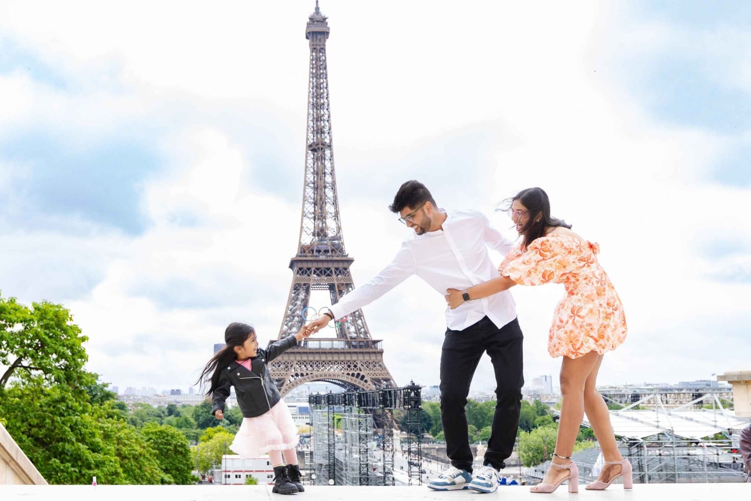 Paris: Premium Photoshoot with Iconic Eiffel Tower Views