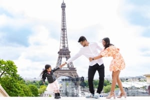Paris: Premium Photoshoot with Iconic Eiffel Tower Views