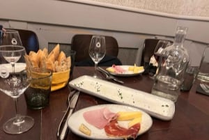 パリ：モンマルトルでのフランスワインテイスティングとペアリング