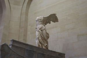 Paris: Louvre access with multilingual Host -Reserved access