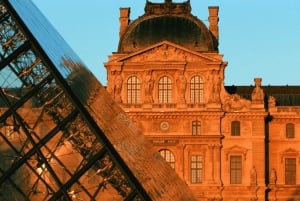 Paris: Louvre access with multilingual Host -Reserved access