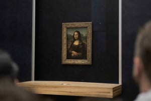 Paris: Louvre access with multilingual Host -Reserved access