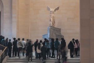 Paris: Louvre access with multilingual Host -Reserved access
