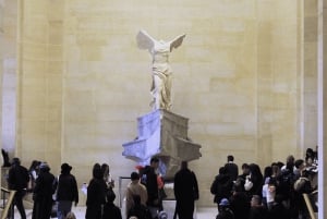 Paris: Louvre access with multilingual Host -Reserved access