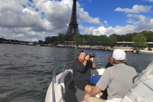 Paris: Private Boat Cruise on Seine River