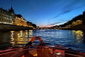 Paris: Private Boat Cruise on Seine River