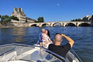 Paris: Private Boat Cruise on Seine River