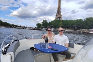 Paris: Private Boat Cruise on Seine River