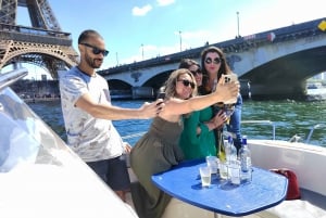 Paris: Private Boat Cruise on Seine River