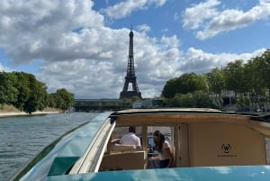 Paris: Private VIP-Kreuzfahrt auf der Seine mit Champagner und Macarons