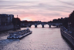 Paris: Private 2-Hour Walking Tour with a Parisian guide