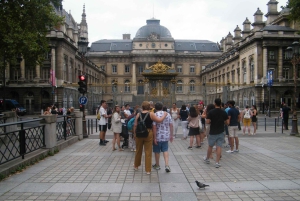 Paris: Private 2-Hour Walking Tour with a Parisian guide