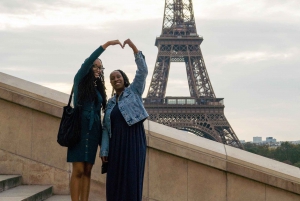 Paris: Private Eiffel Tower Express Photoshoot