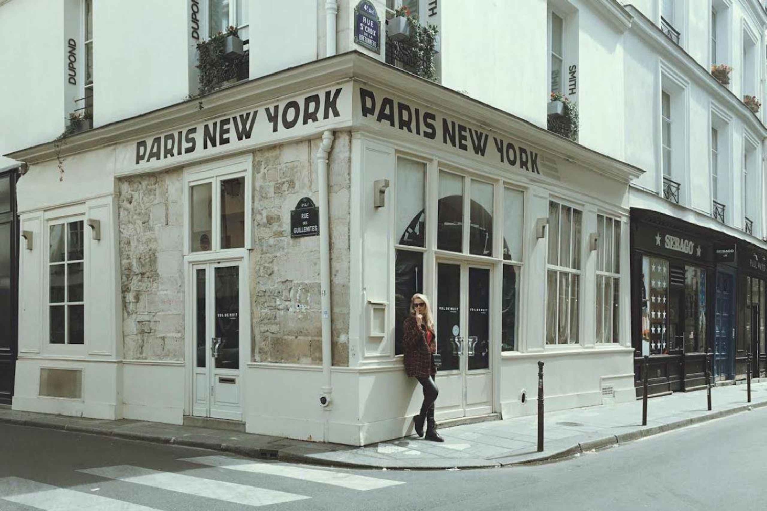 Paris: Private Marais District Photoshoot Plus 1 Polaroid