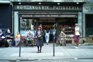 Paris: Private Marais District Photoshoot Plus 1 Polaroid