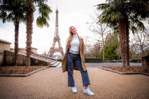 Paris: Private Photoshoot Near the Eiffel Tower