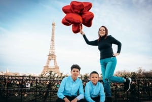 Paris: Private Photoshoot Near the Eiffel Tower