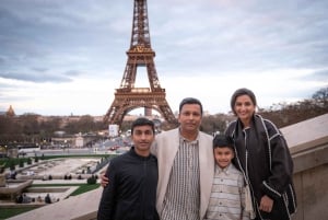 Paris: Private Photoshoot Near the Eiffel Tower