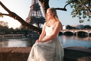 Paris: Private Photoshoot Near the Eiffel Tower