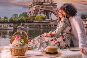 Paris : Private Professional Photoshoot at the Eiffel Tower