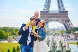 Paris : Private Professional Photoshoot at the Eiffel Tower
