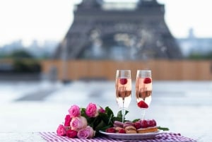 Paris : Private Professional Photoshoot at the Eiffel Tower