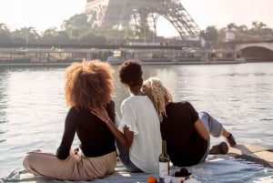 Paris : Private Professional Photoshoot at the Eiffel Tower