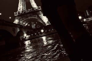 Paris : Private Professional Photoshoot at the Eiffel Tower