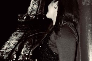 Paris : Private Professional Photoshoot at the Eiffel Tower