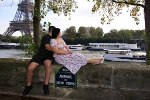 Paris : Private Professional Photoshoot at the Eiffel Tower