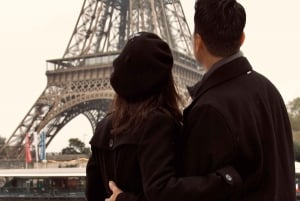 Paris : Private Professional Photoshoot at the Eiffel Tower