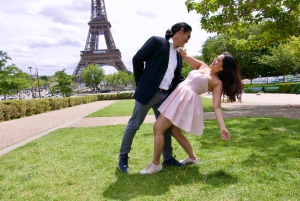 Paris : Private Professional Photoshoot at the Eiffel Tower