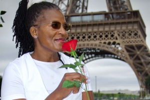 Paris : Private Professional Photoshoot at the Eiffel Tower