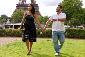 Paris : Private Professional Photoshoot at the Eiffel Tower