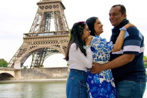 Paris : Private Professional Photoshoot at the Eiffel Tower