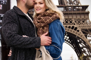 Paris : Private Professional Photoshoot at the Eiffel Tower