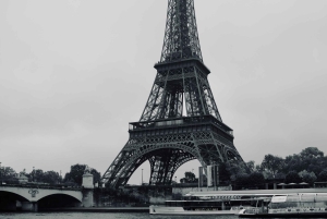 Paris : Private Professional Photoshoot at the Eiffel Tower
