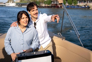 Paris: Privat småbåtcruise med rosé og makroner