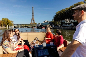 Paris: Privat småbåtcruise med rosé og makroner