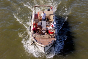 Paris: Privat småbåtcruise med rosé og makroner