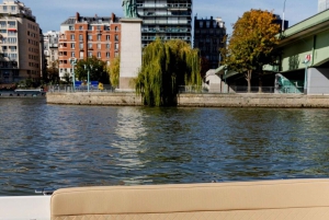 Paris: Privat småbåtcruise med rosé og makroner