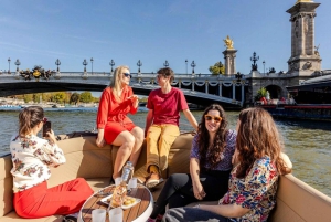 Paris: Privat småbåtcruise med rosé og makroner