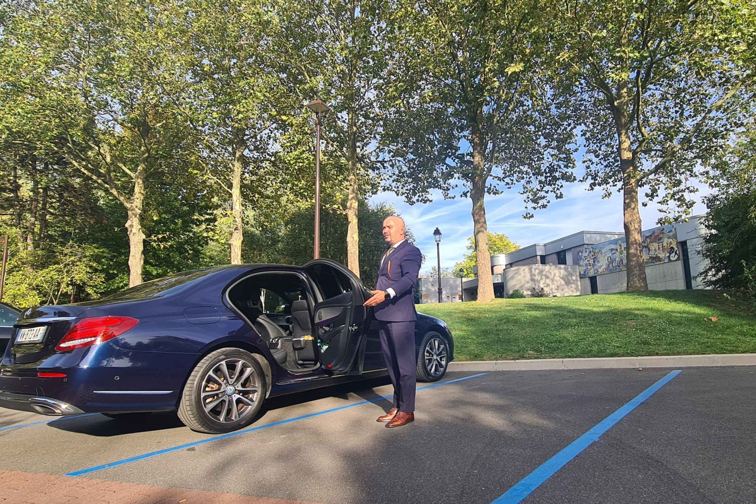 パリ：運転手付き車でのプライベートツアー