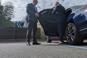 パリ：運転手付き車でのプライベートツアー