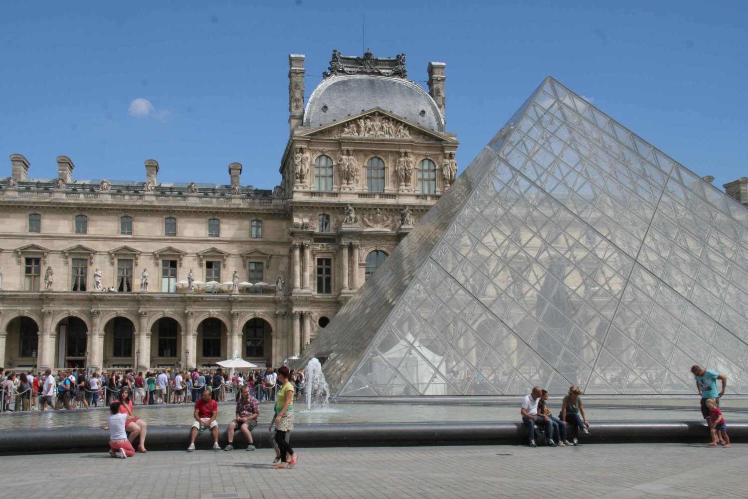 Paris: Private Tour with a Local Guide