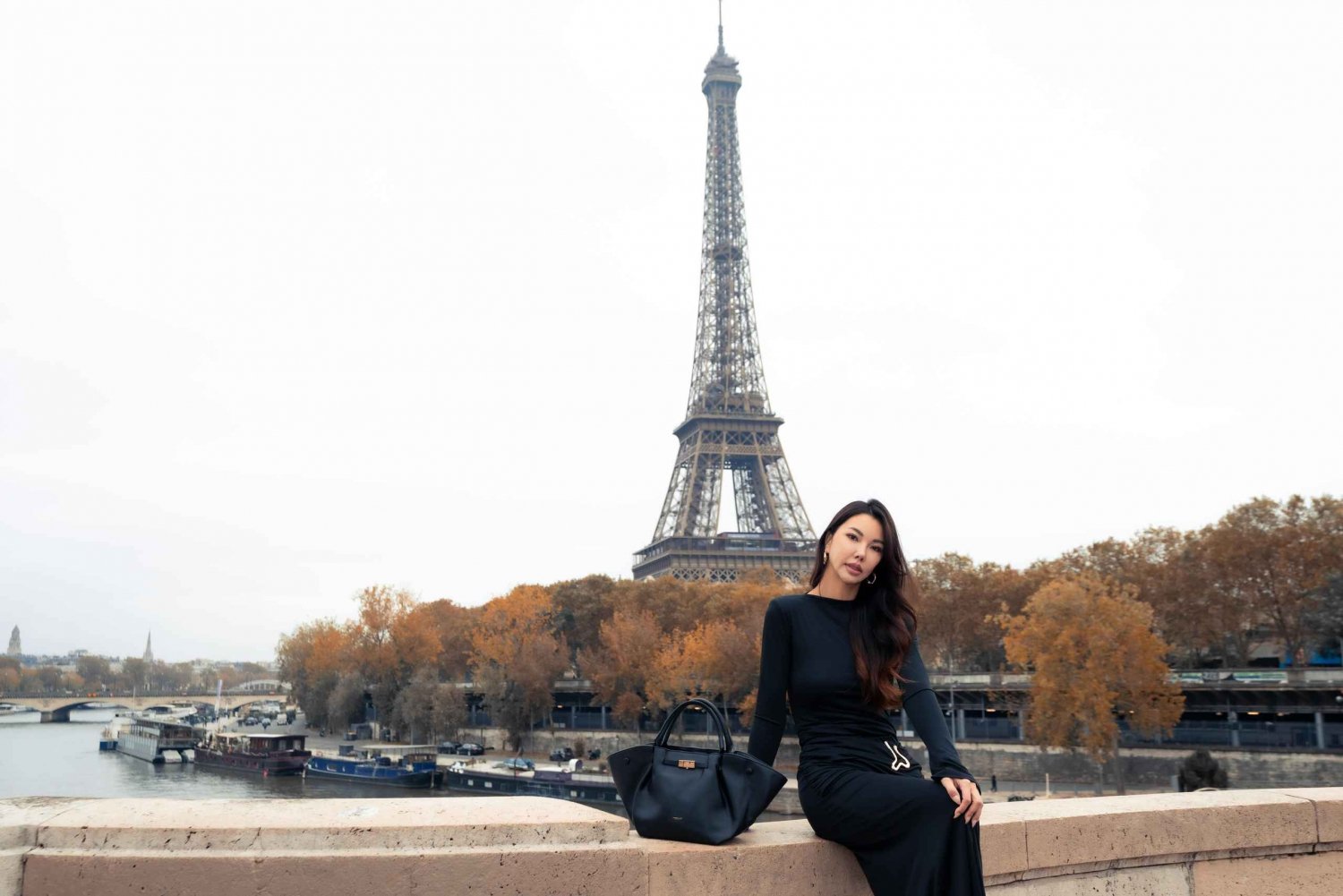 Paris : Professional Photoshoot at Eiffel Tower