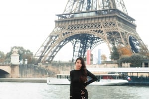 Paris : Professional Photoshoot at Eiffel Tower